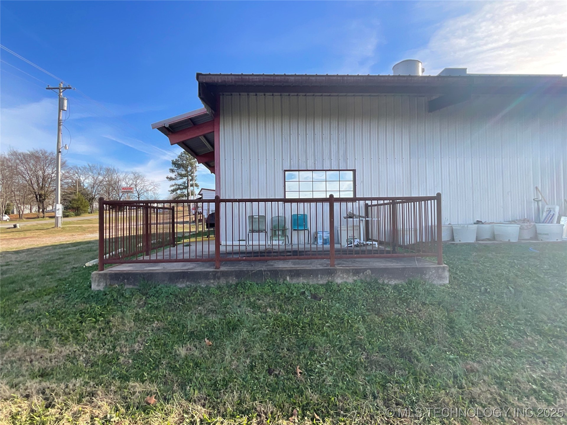 455 W Tulsa Property Photo 8