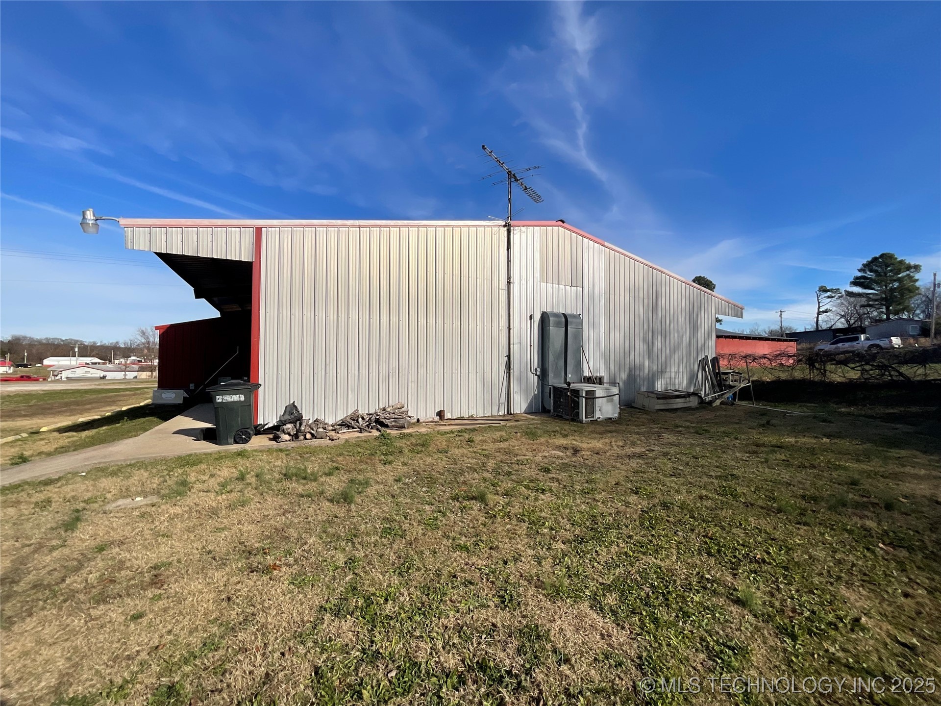 455 W Tulsa Property Photo 11