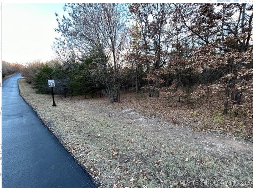 2550 W Hillcrest Drive Property Photo 6