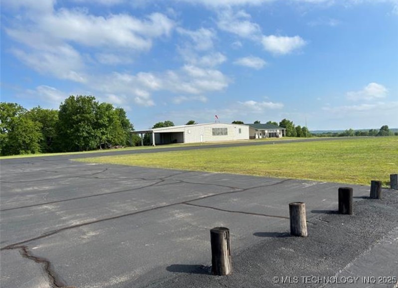 2550 W Hillcrest Drive Property Photo 8