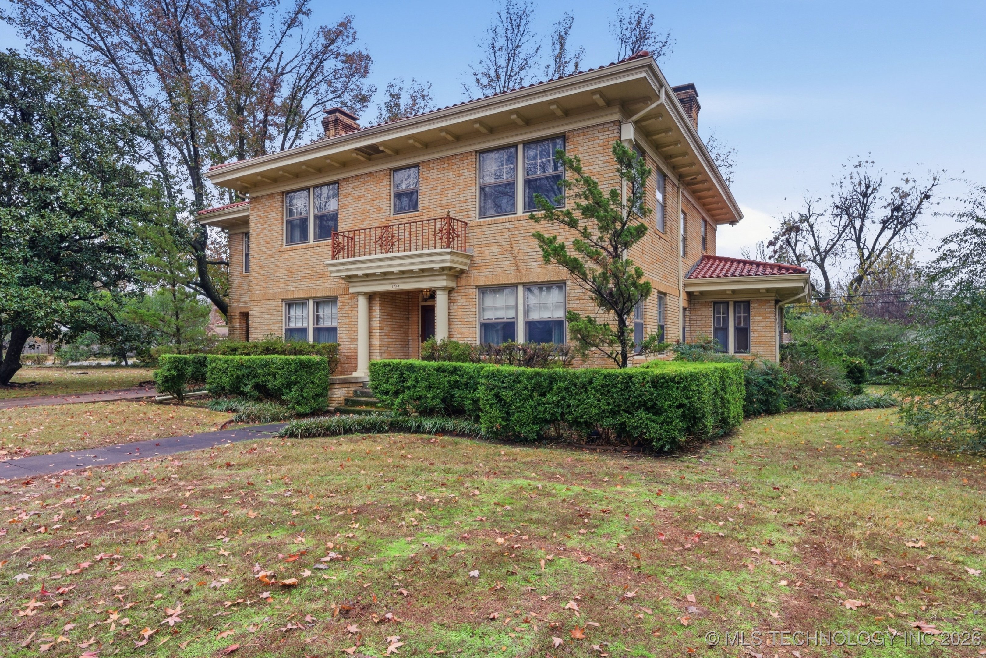 1724 E 8th Street Property Photo 3