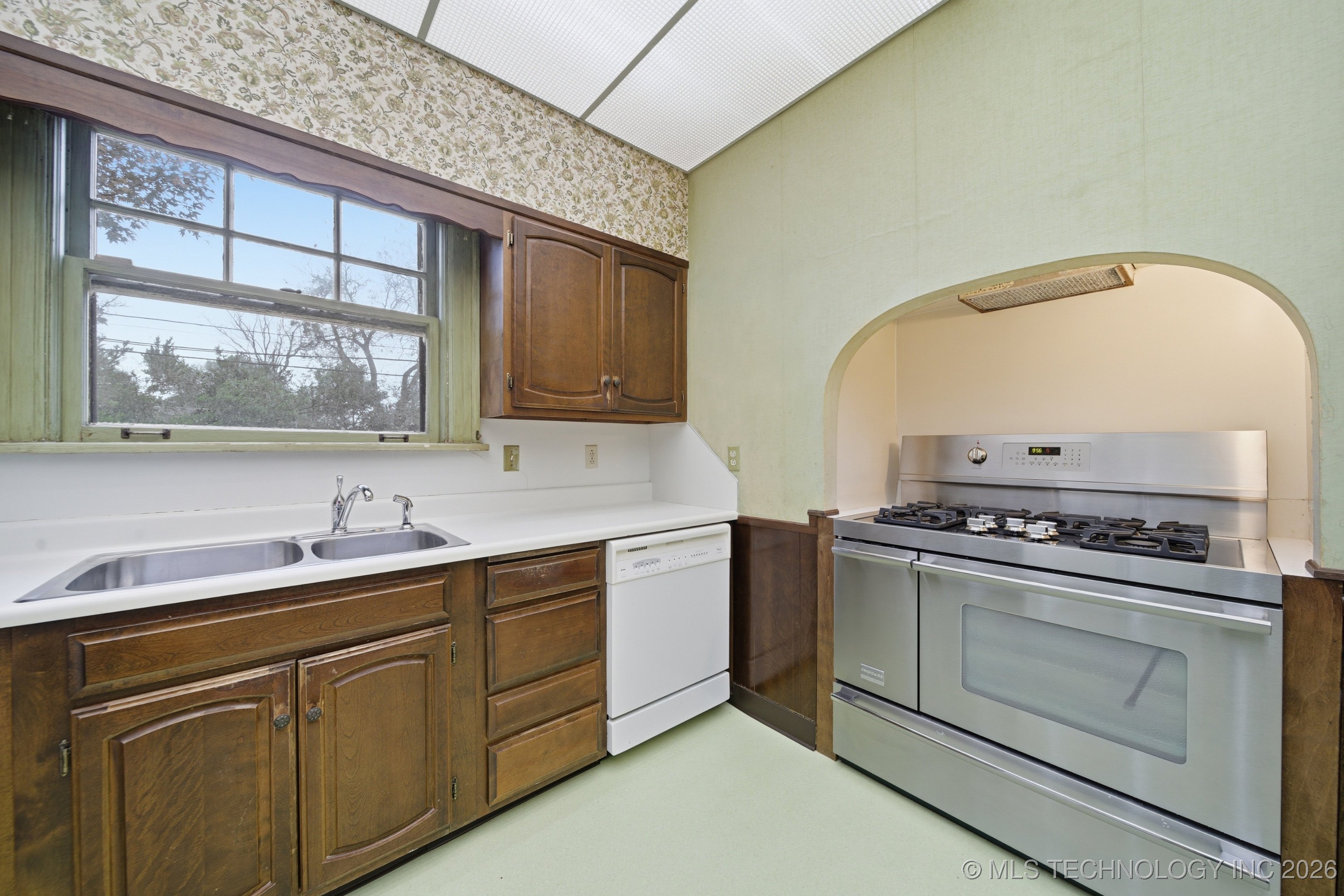 1724 E 8th Street Property Photo 18