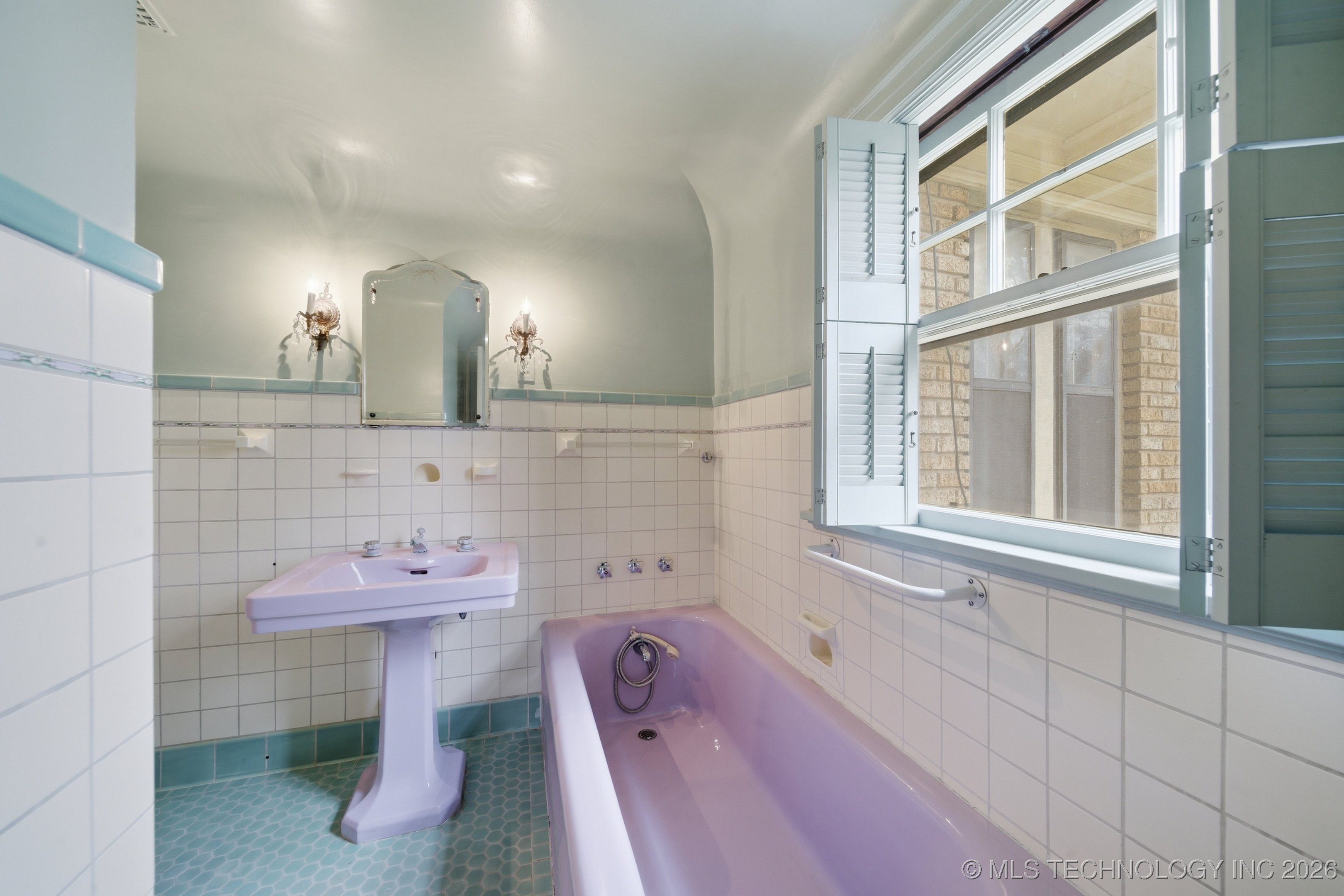 1724 E 8th Street Property Photo 22