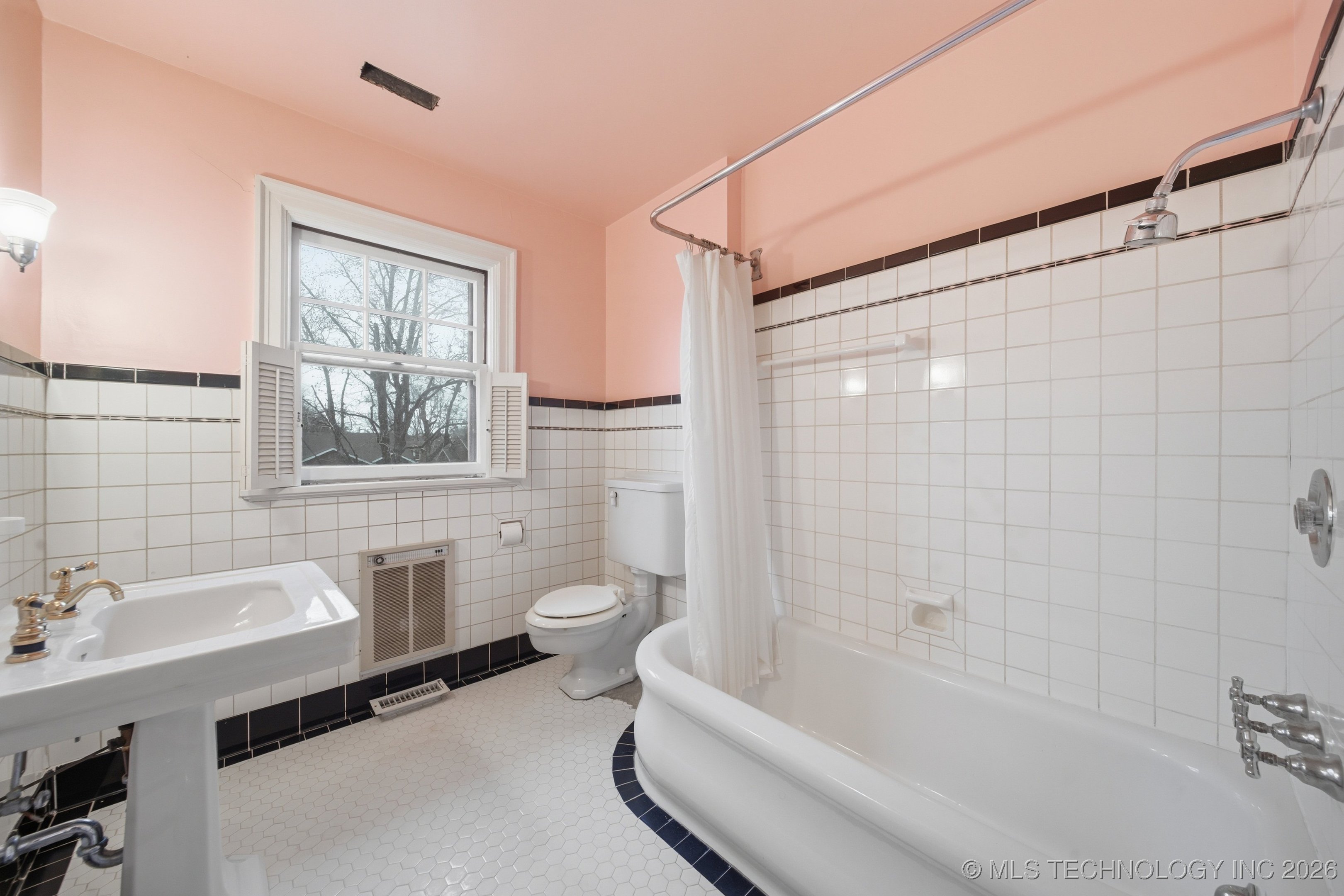 1724 E 8th Street Property Photo 30