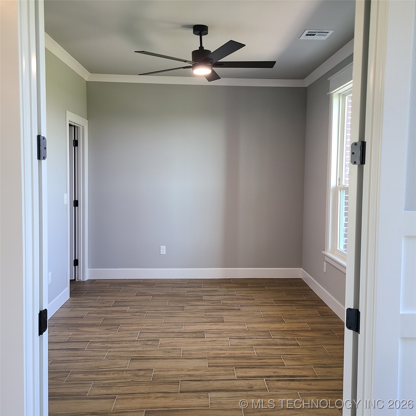 31820 E Two Socks Drive Property Photo 4