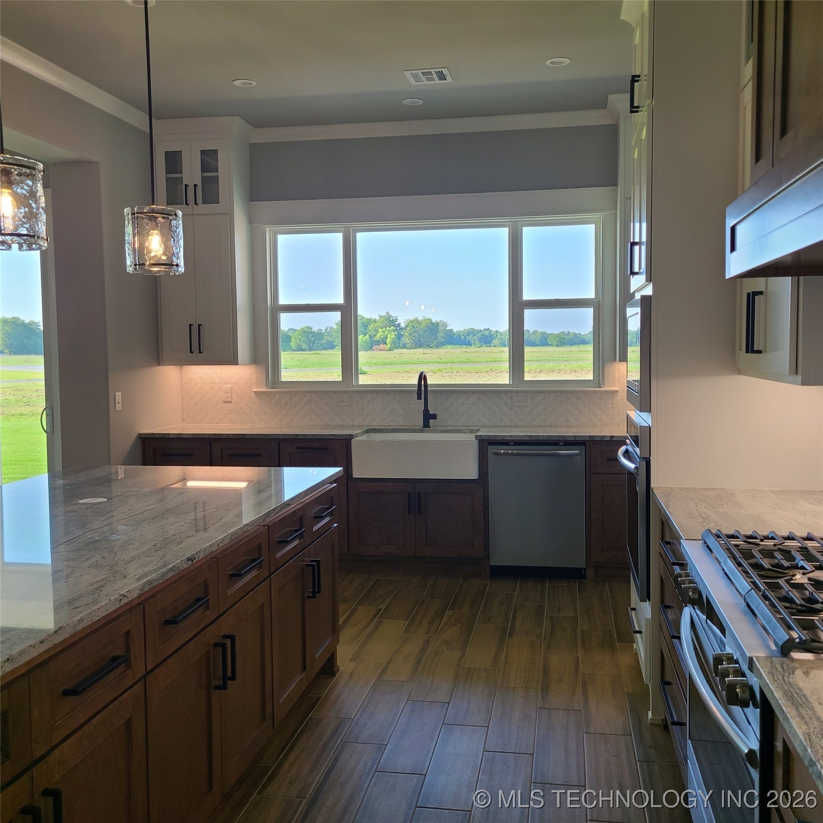 31820 E Two Socks Drive Property Photo 6