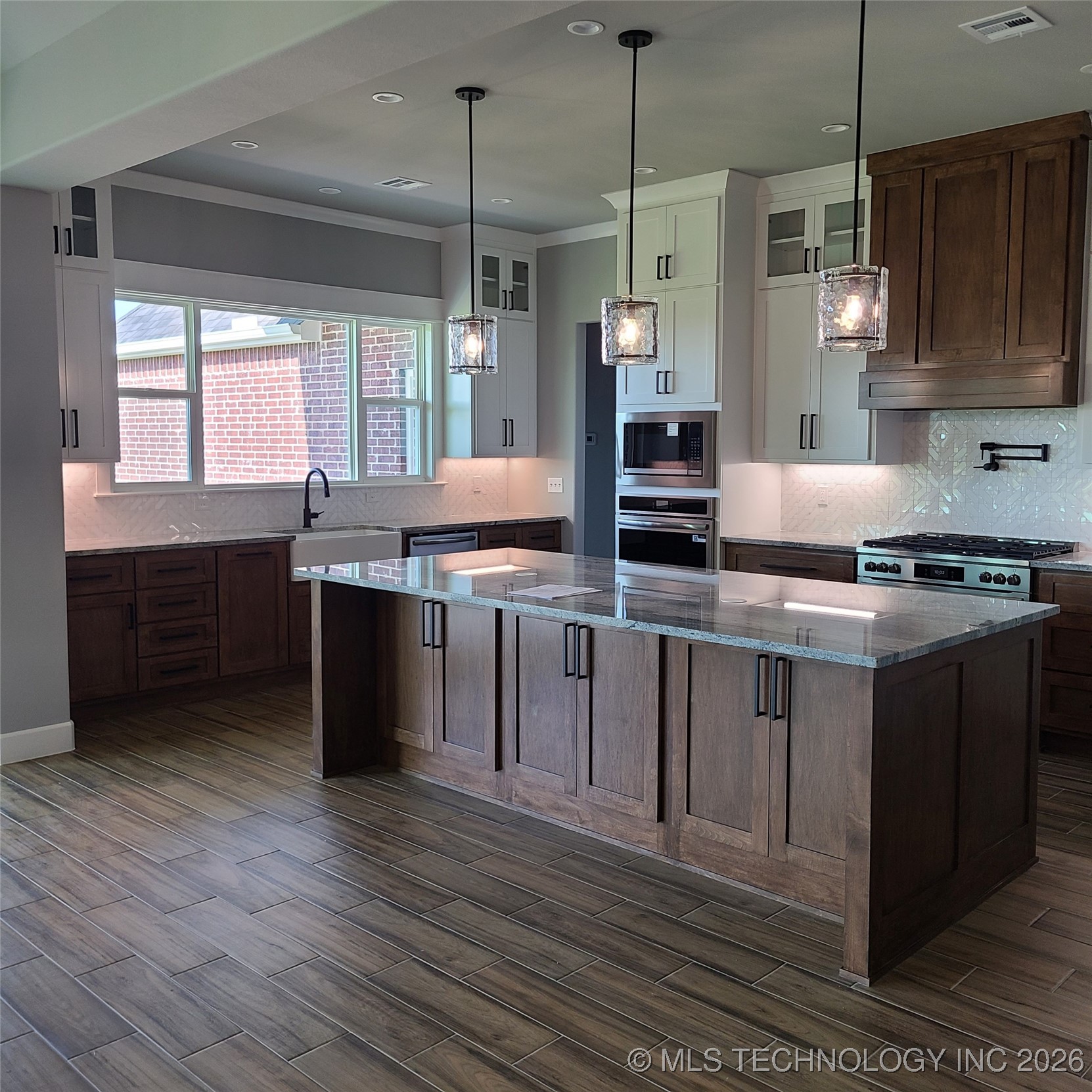 31820 E Two Socks Drive Property Photo 7