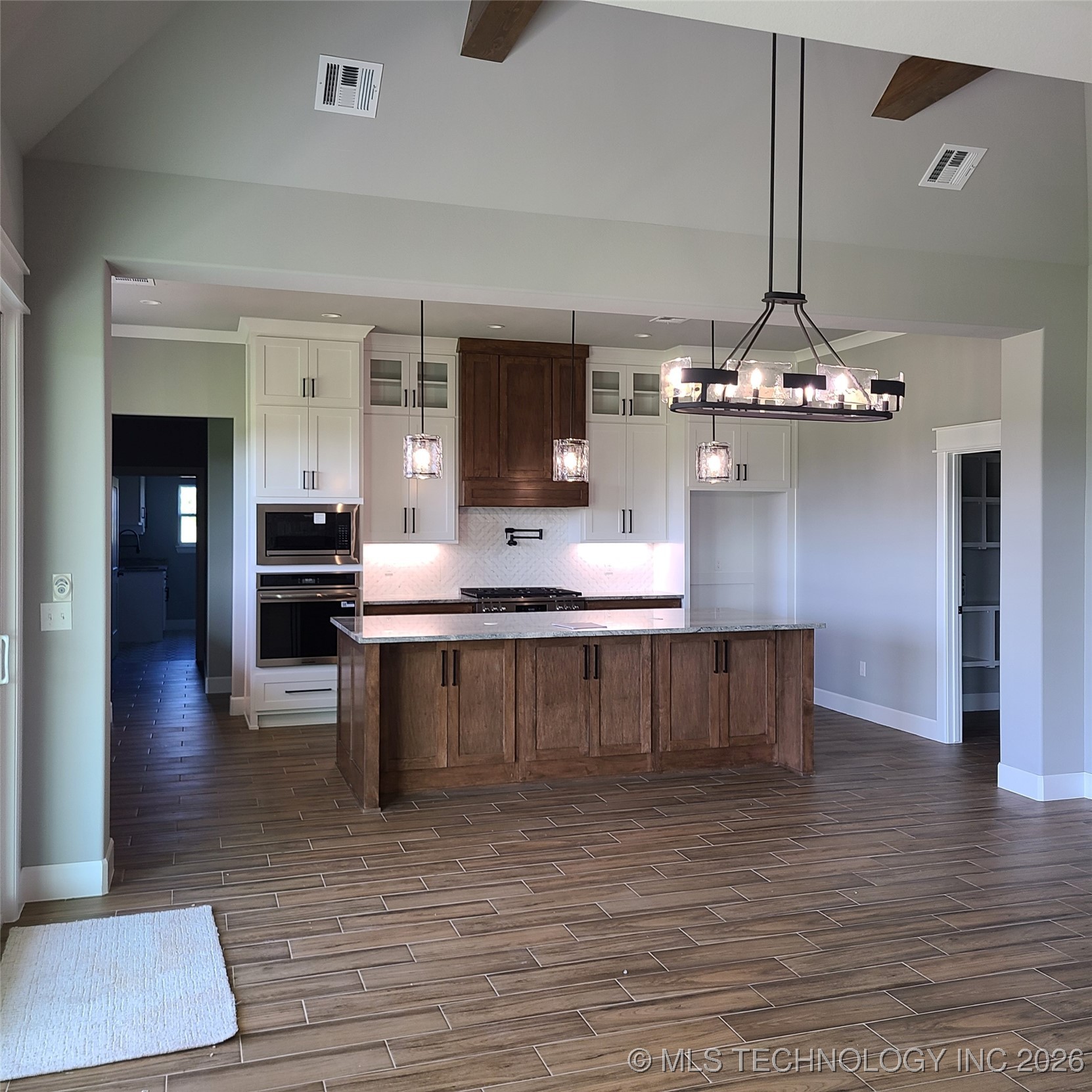 31820 E Two Socks Drive Property Photo 8