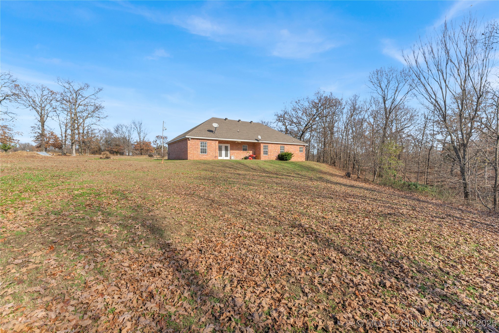 468086 E 648 Property Photo 3