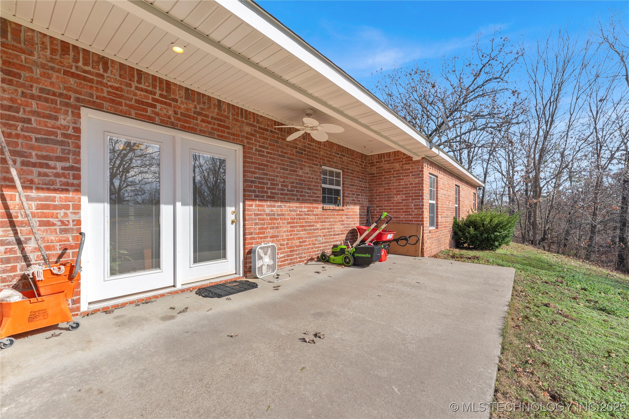 468086 E 648 Property Photo 4