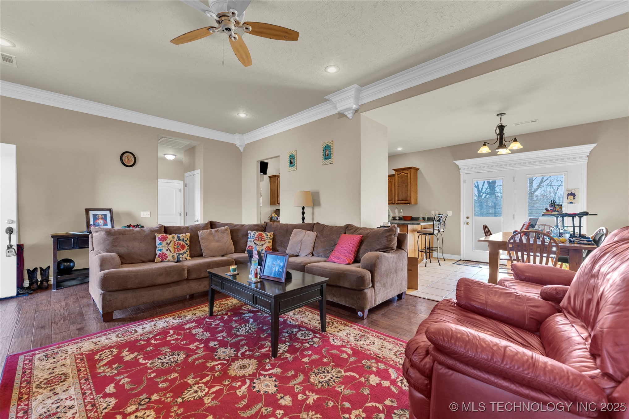 468086 E 648 Property Photo 5