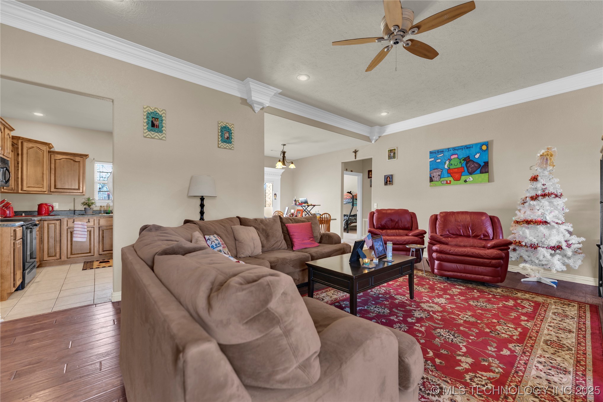 468086 E 648 Property Photo 6