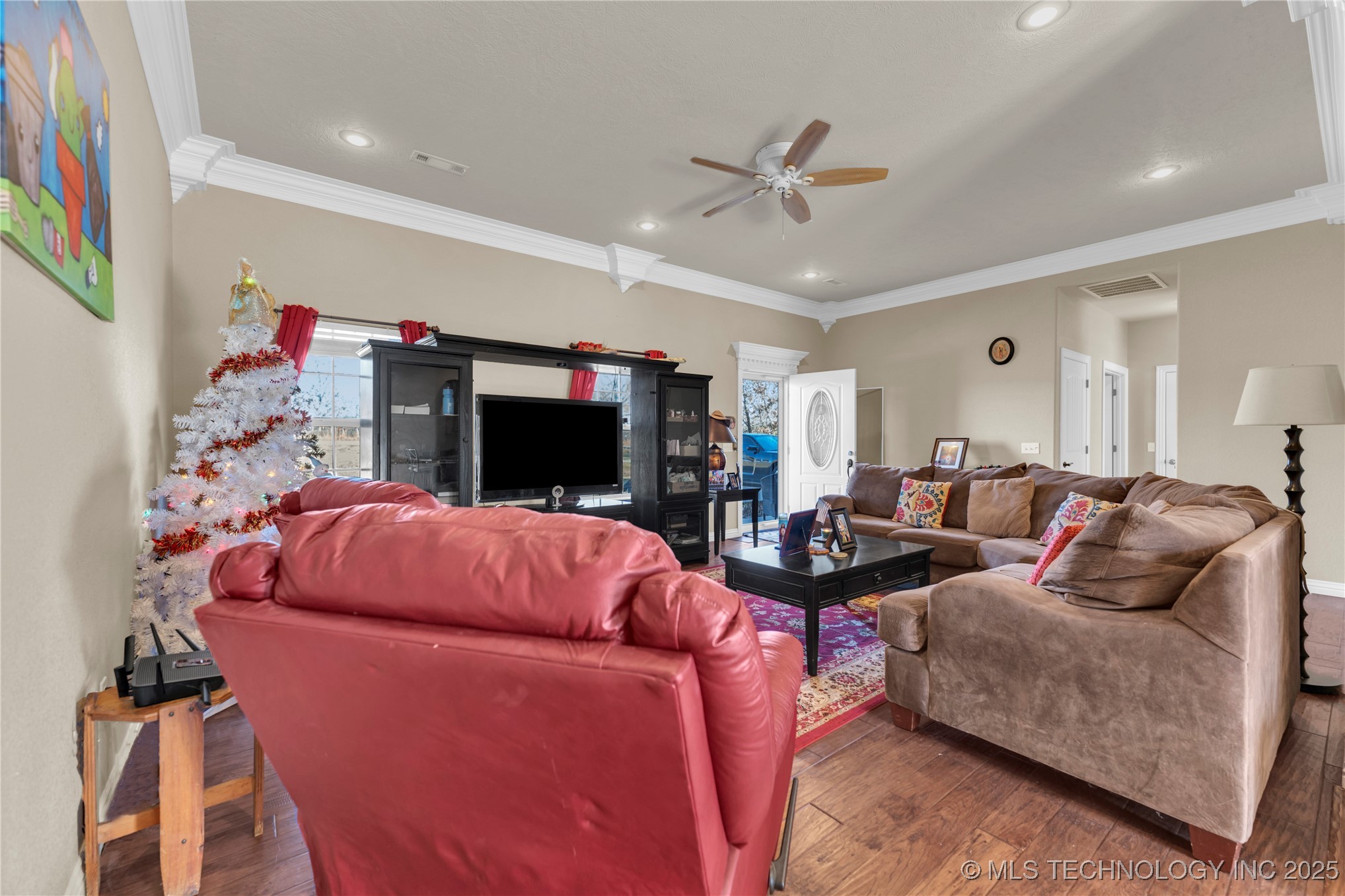 468086 E 648 Property Photo 7