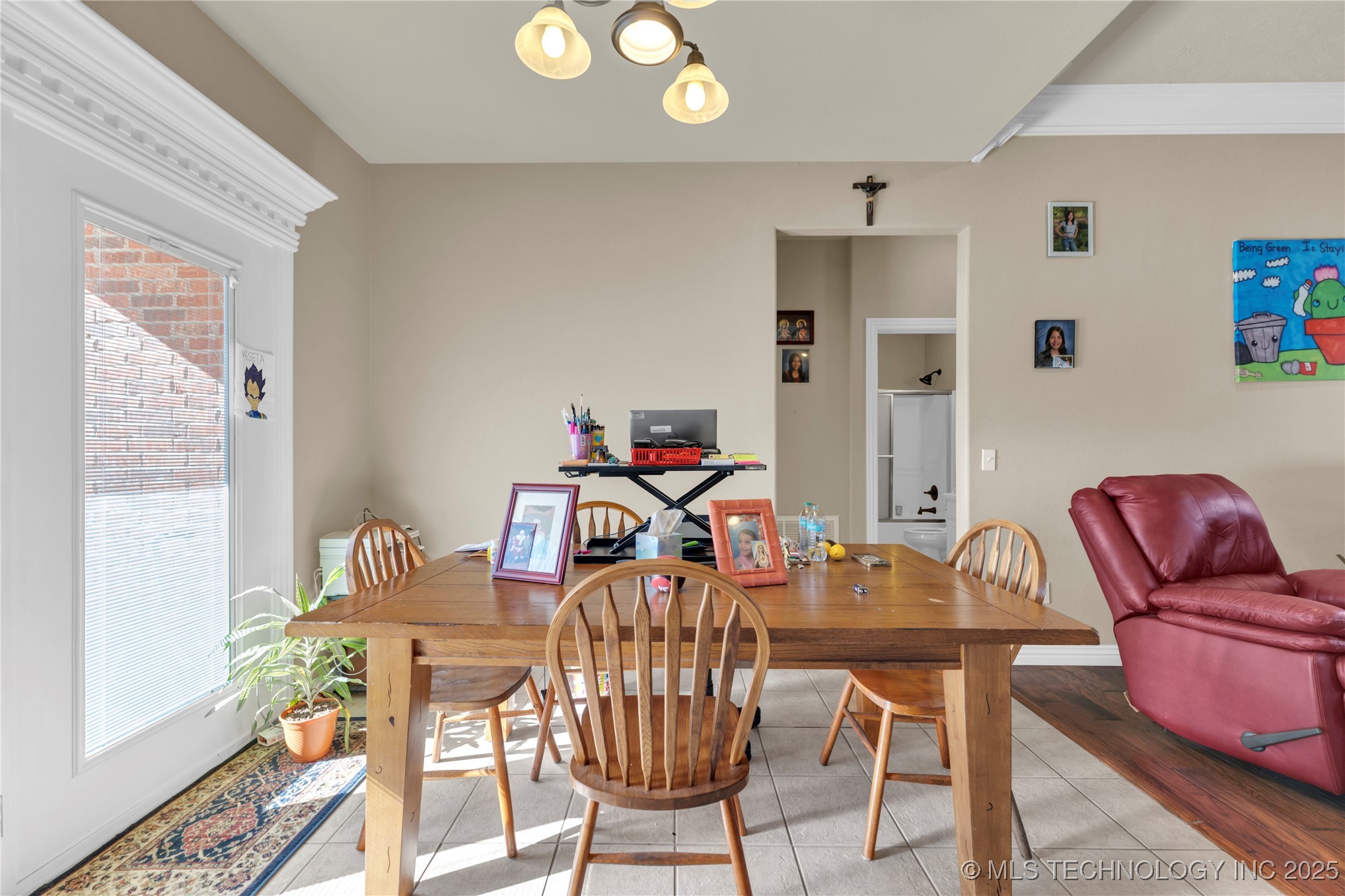 468086 E 648 Property Photo 8