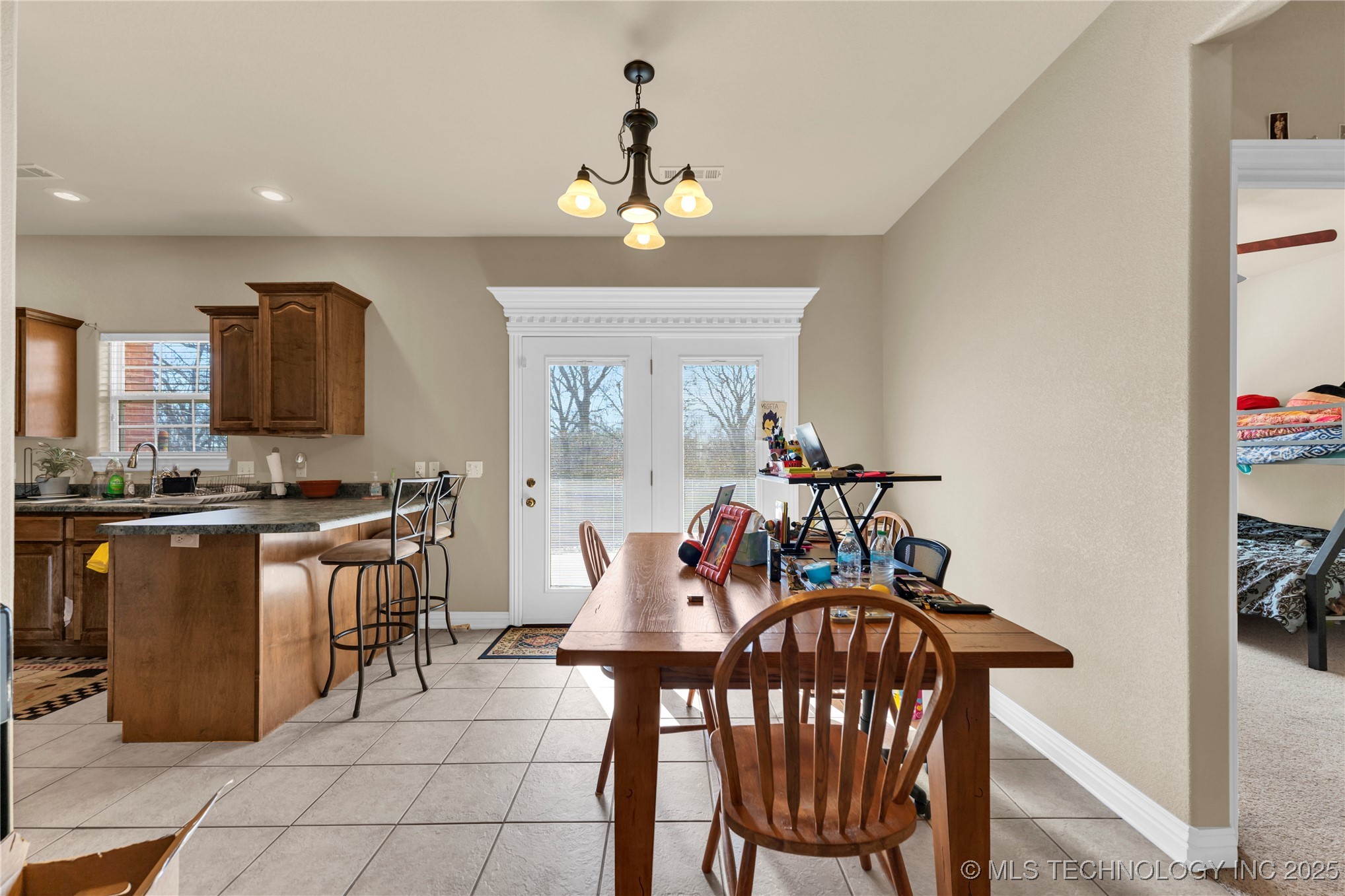 468086 E 648 Property Photo 9