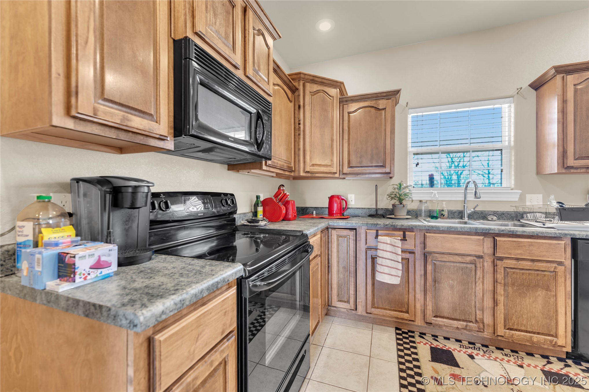 468086 E 648 Property Photo 11