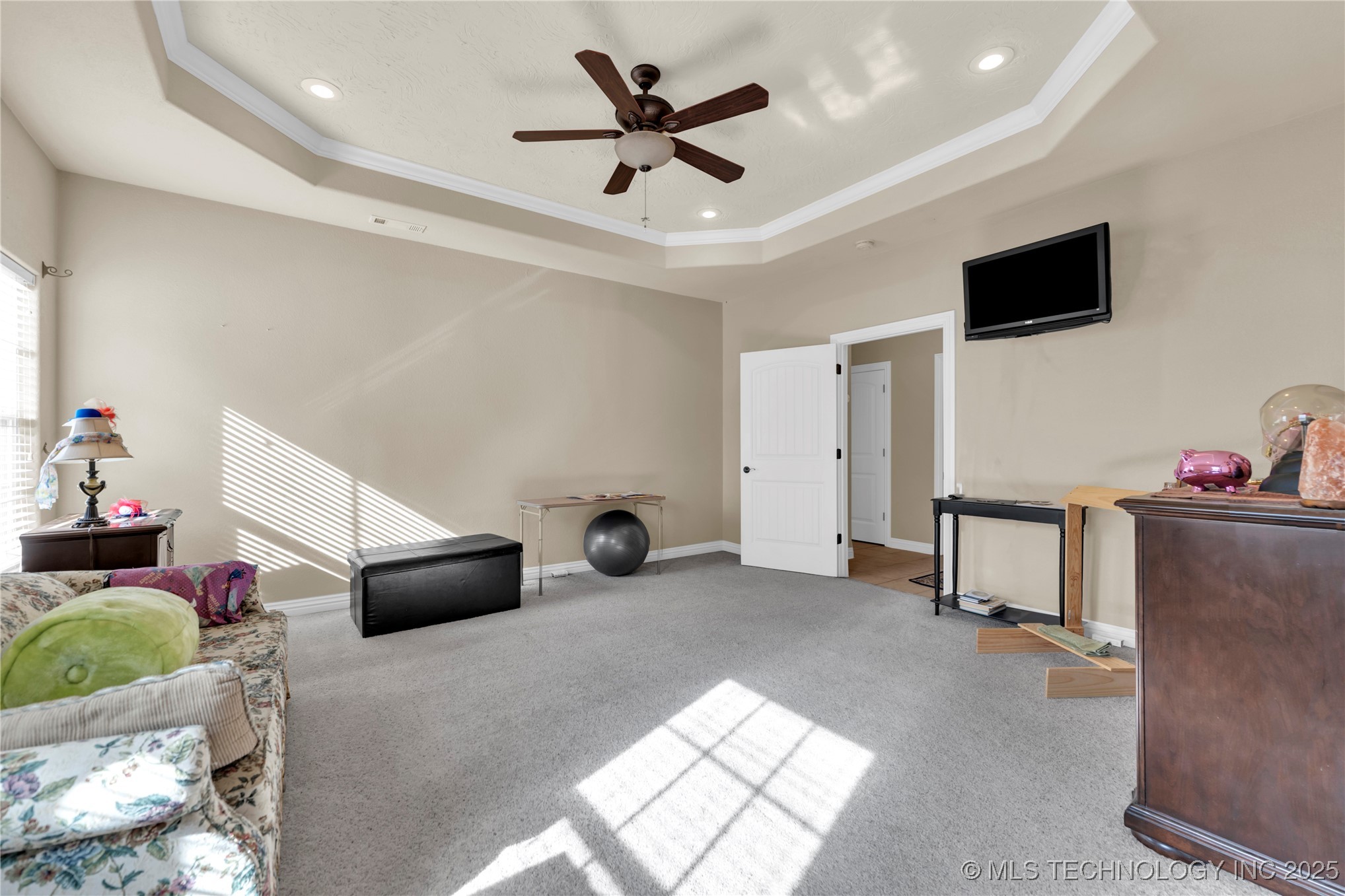 468086 E 648 Property Photo 12