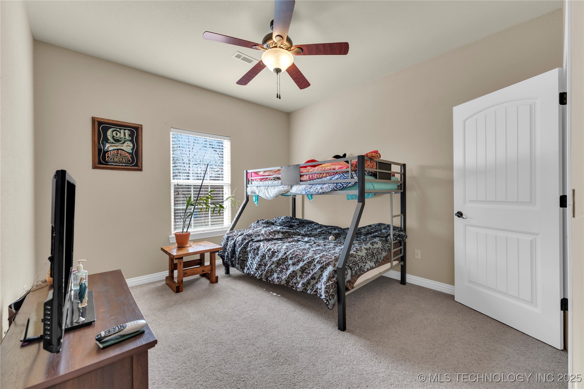 468086 E 648 Property Photo 19