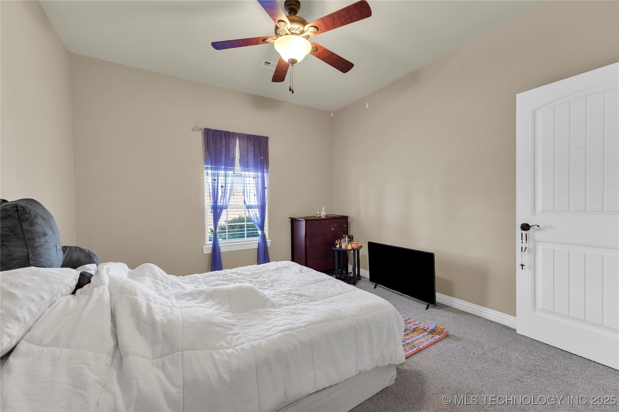 468086 E 648 Property Photo 21