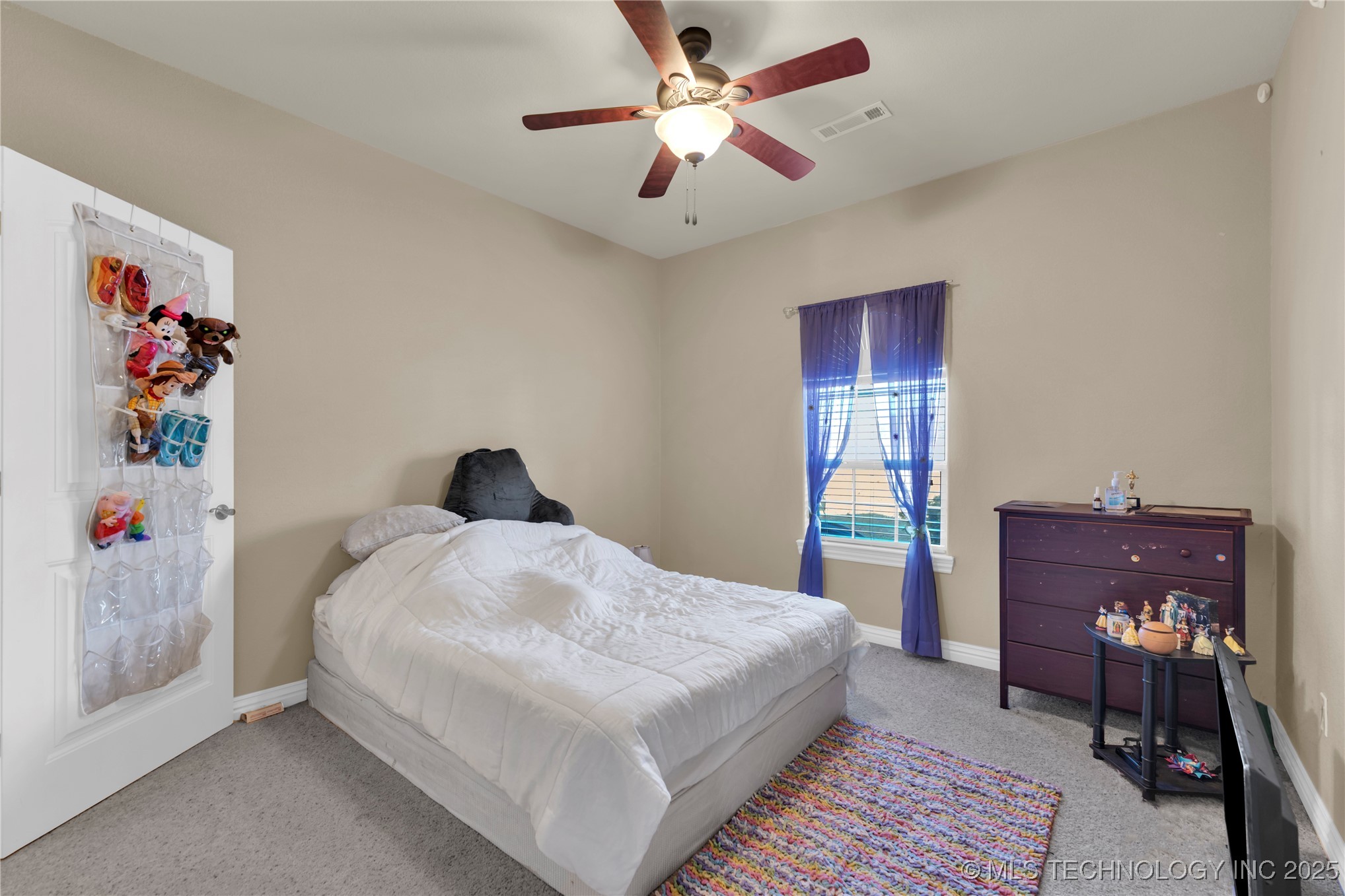 468086 E 648 Property Photo 22