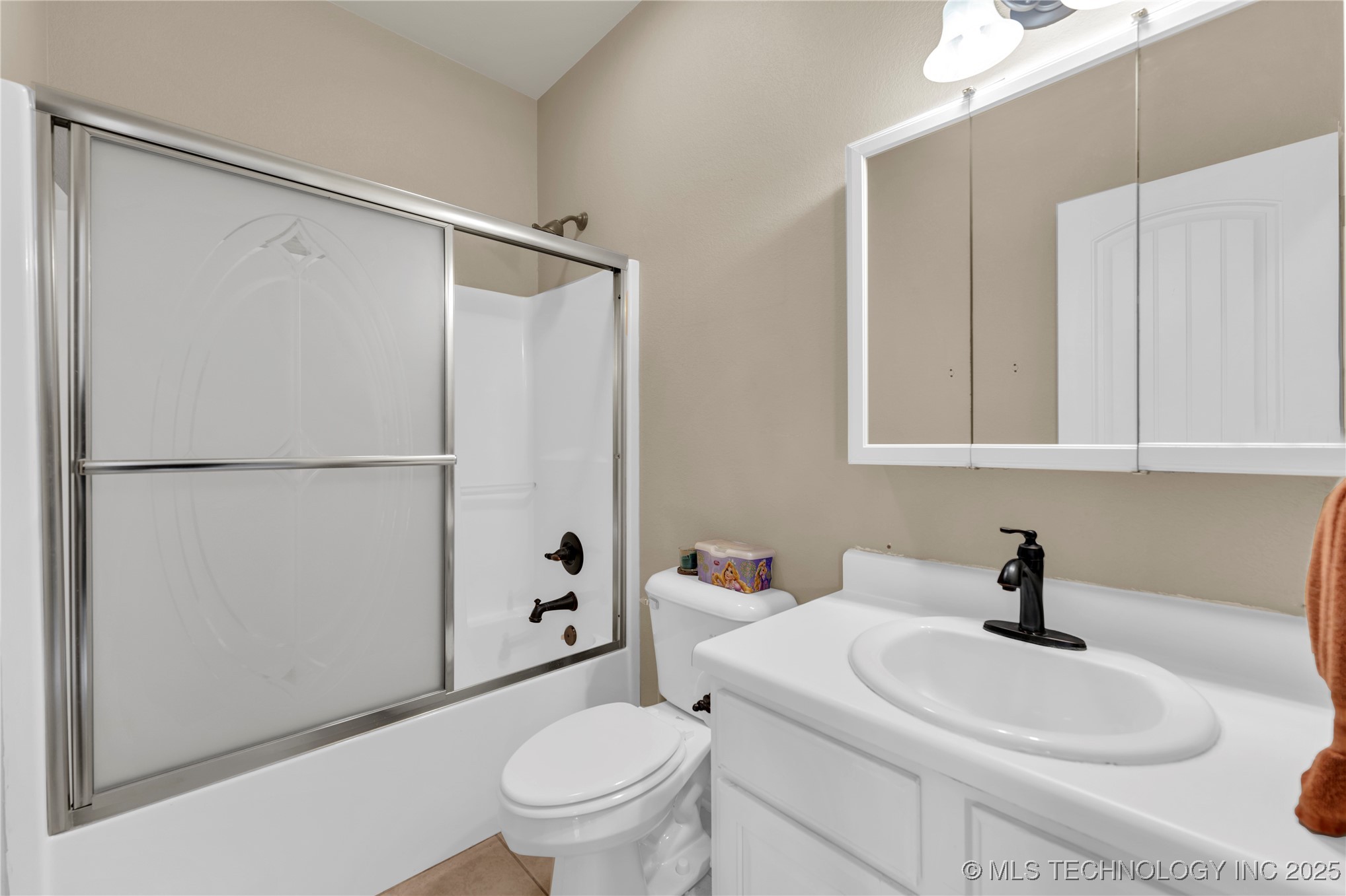 468086 E 648 Property Photo 23