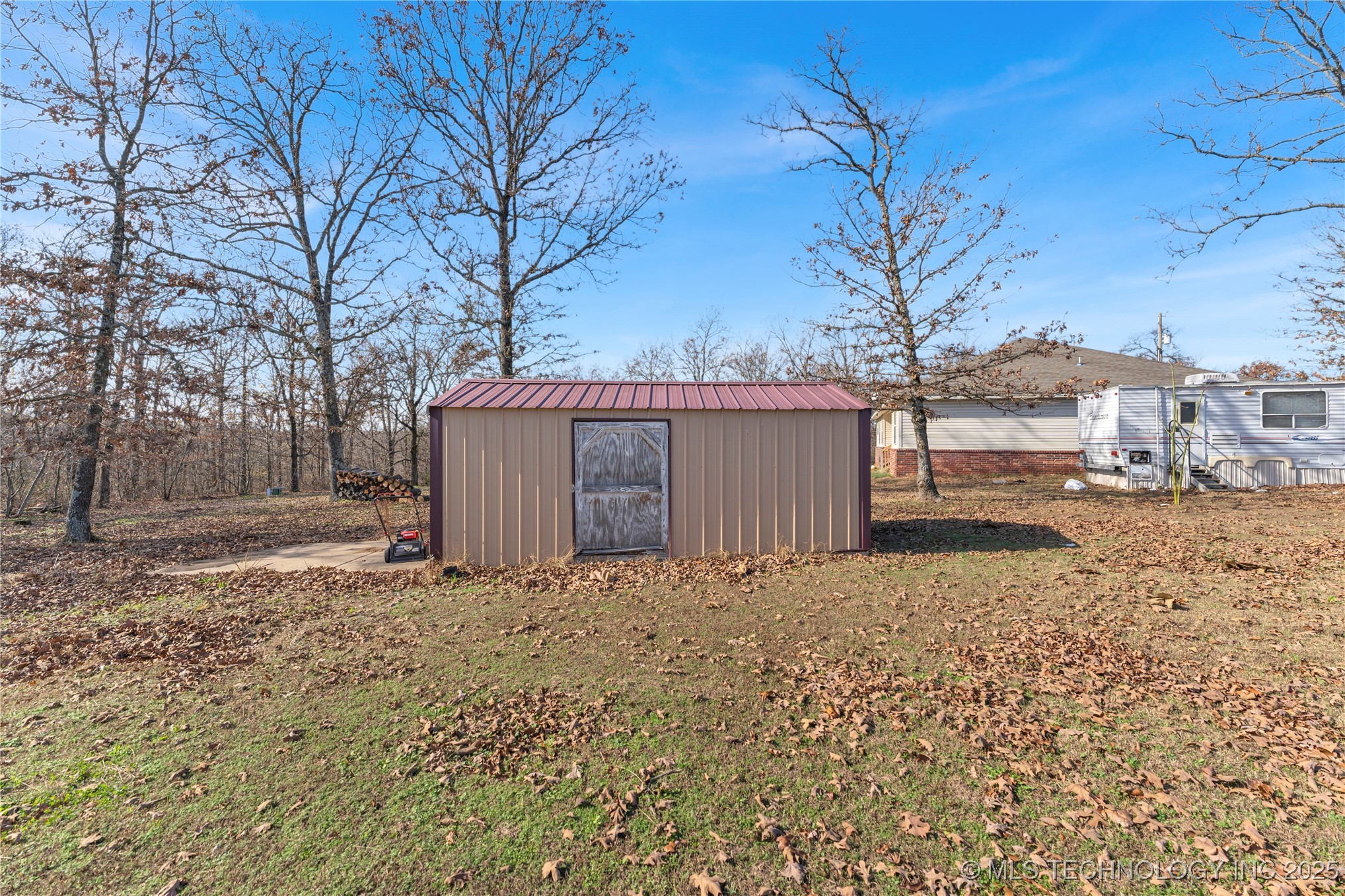 468086 E 648 Property Photo 24