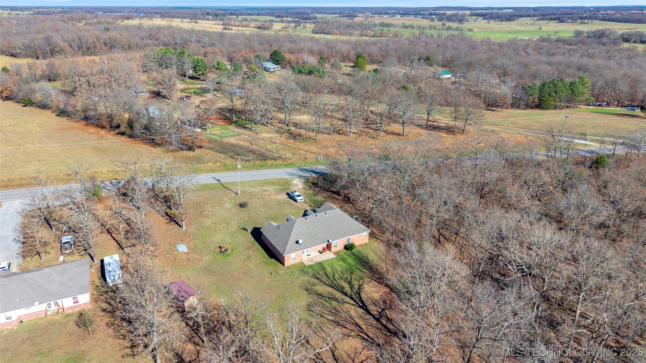 468086 E 648 Property Photo 28