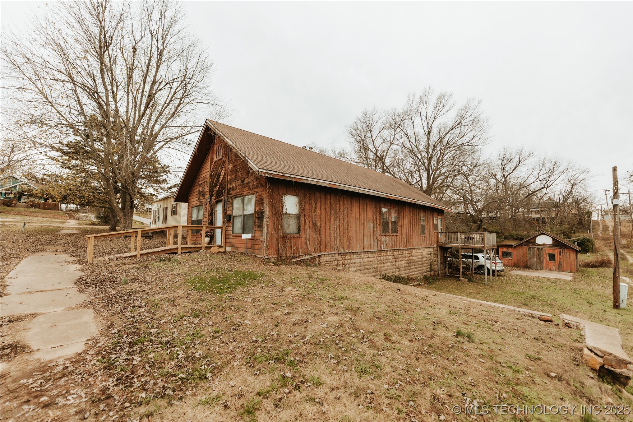 907 5th Street Property Photo 1