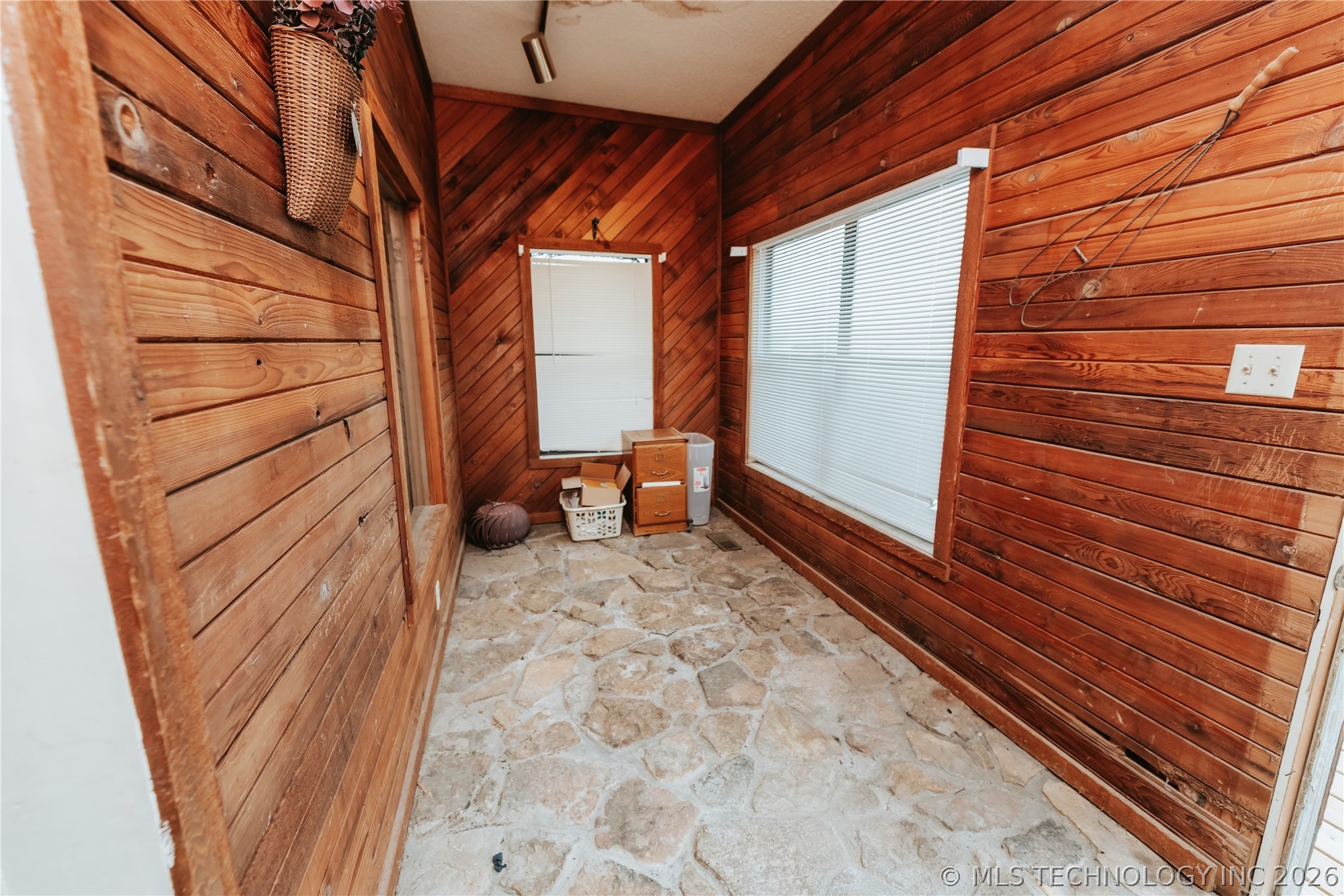 907 5th Street Property Photo 8