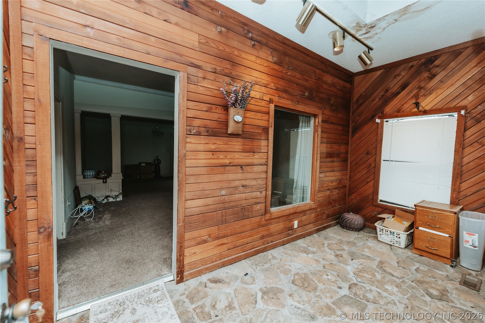 907 5th Street Property Photo 9