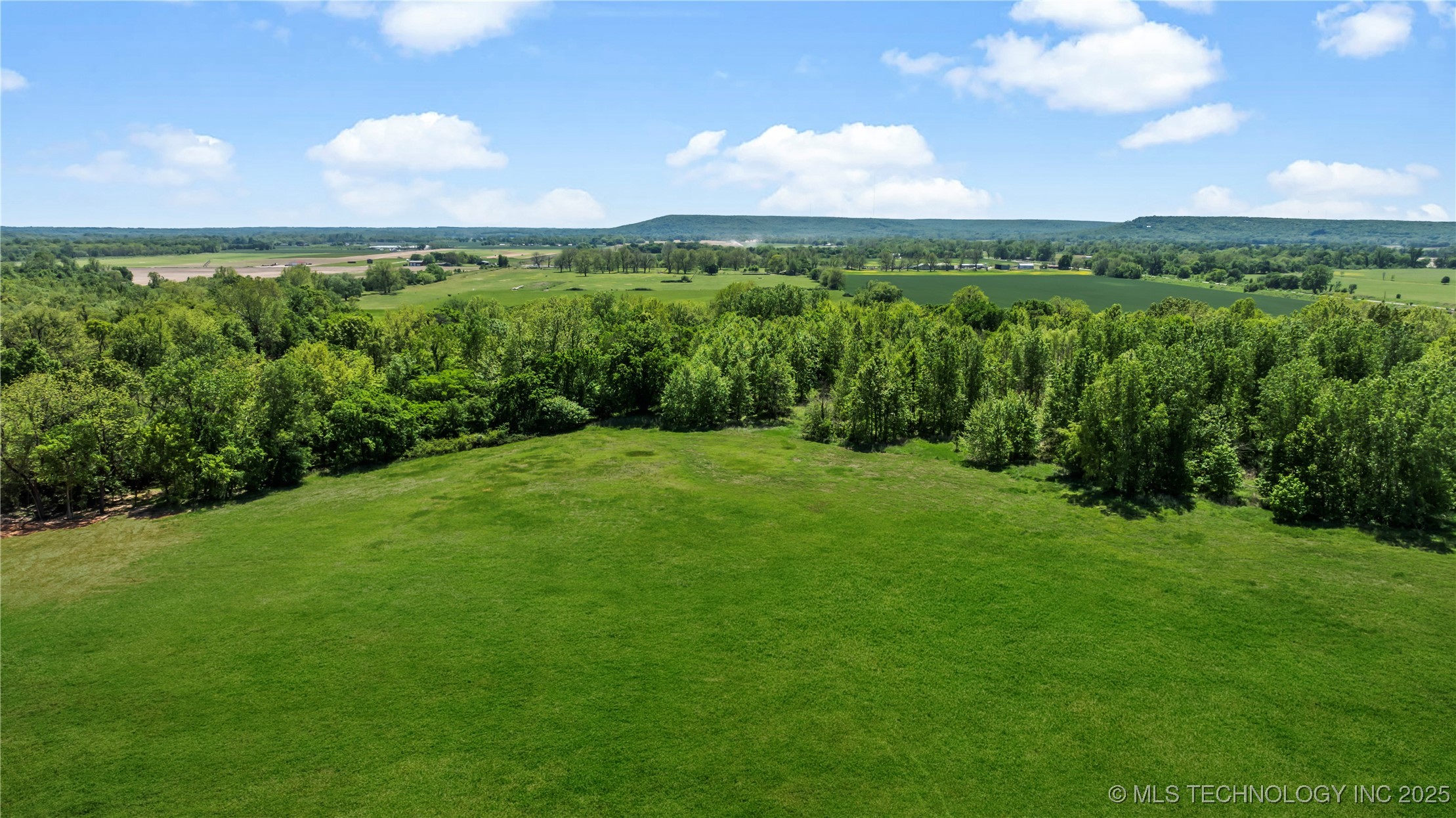 14219 S 198th Avenue E Property Photo 7