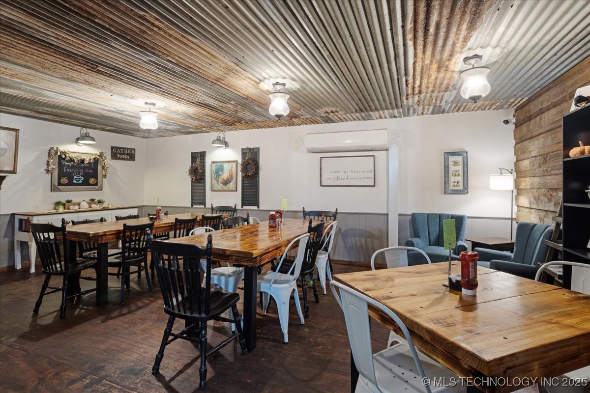 117 S Franklin Street Property Photo 6