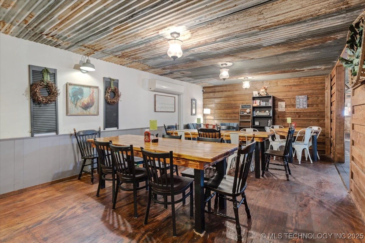 117 S Franklin Street Property Photo 7