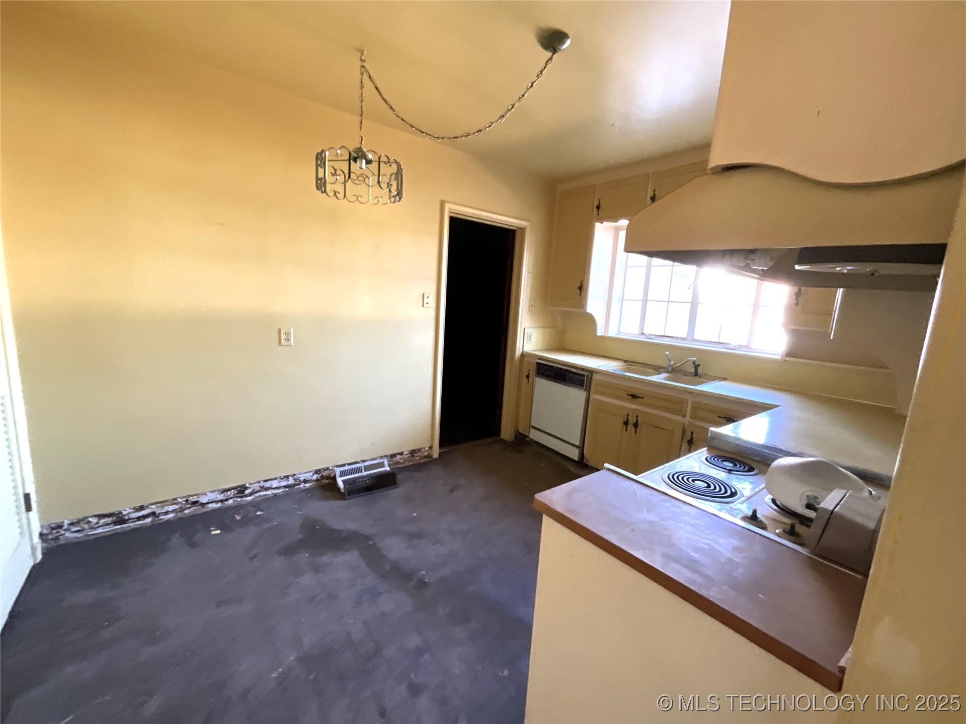 3519 E 21st Place S Property Photo 19