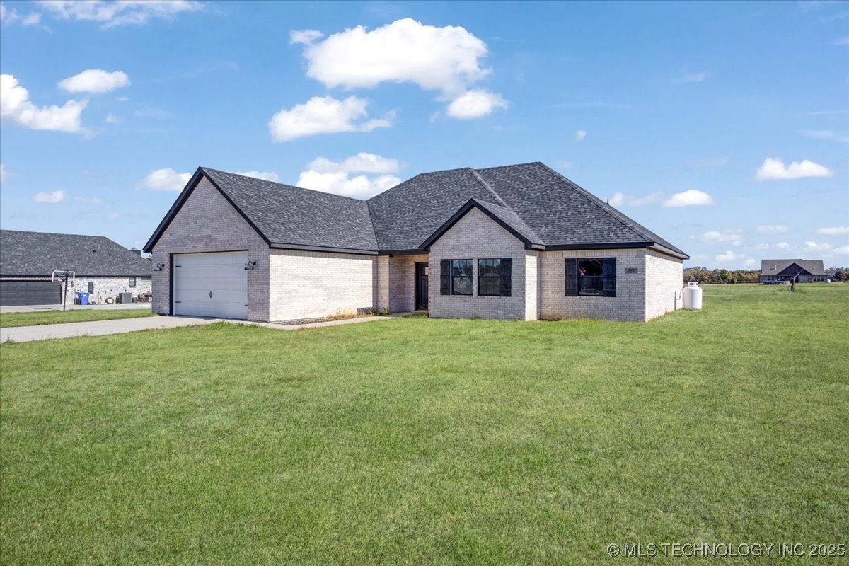 327 Wilson Parkway Property Photo 3