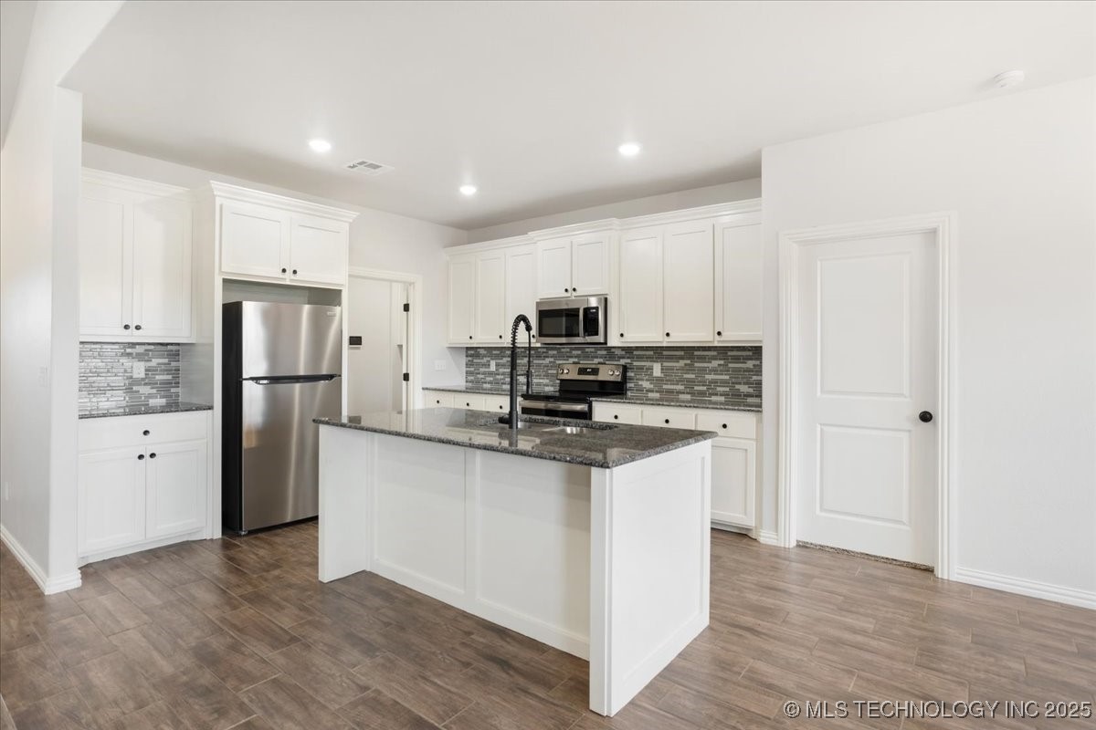 327 Wilson Parkway Property Photo 8