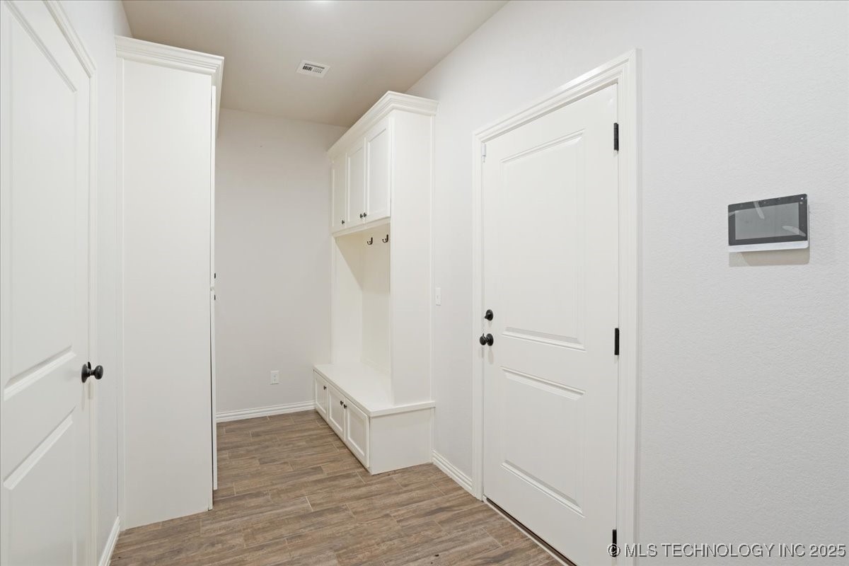 327 Wilson Parkway Property Photo 13