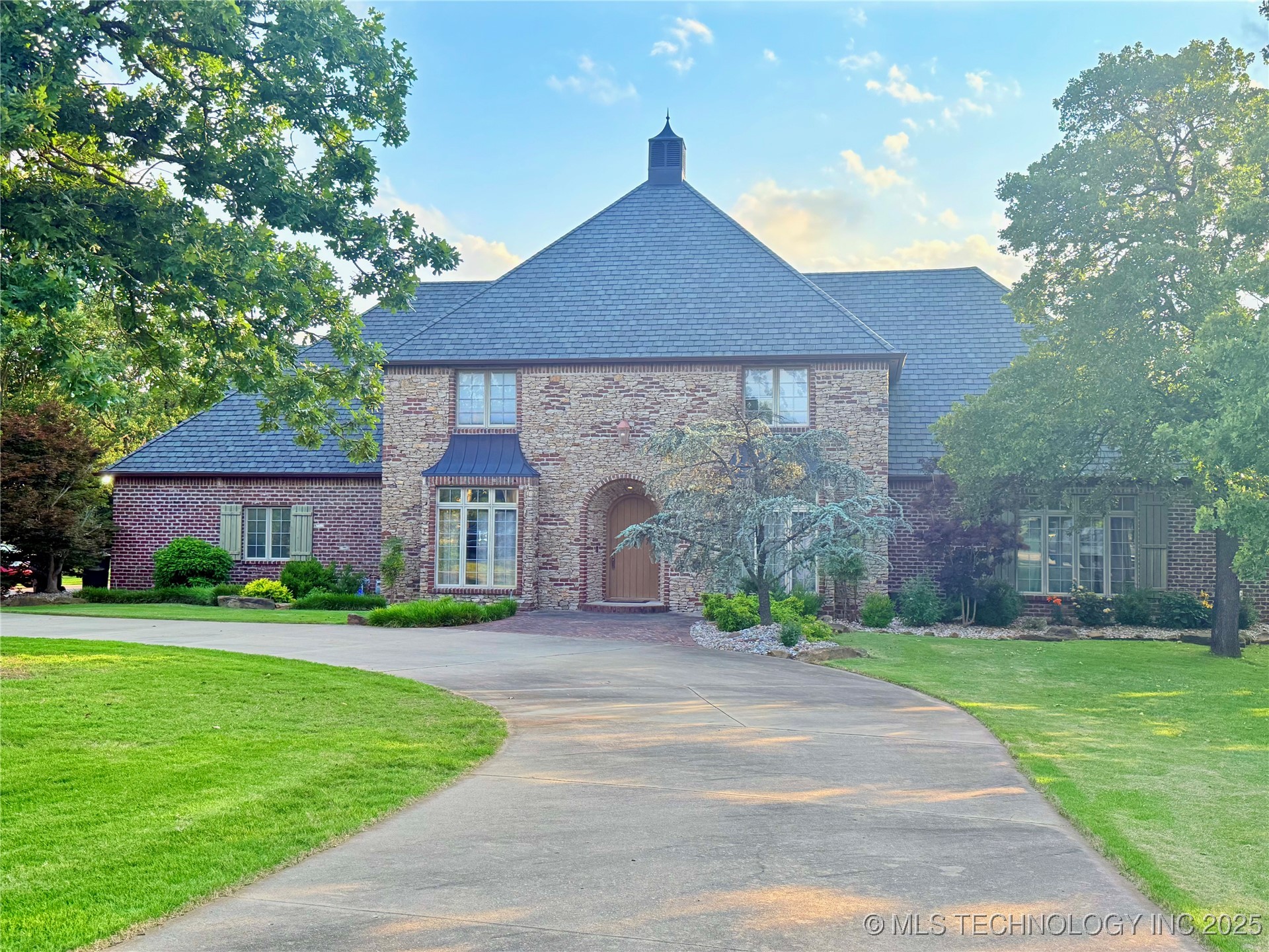 4224 S 69th West Avenue Property Photo 1