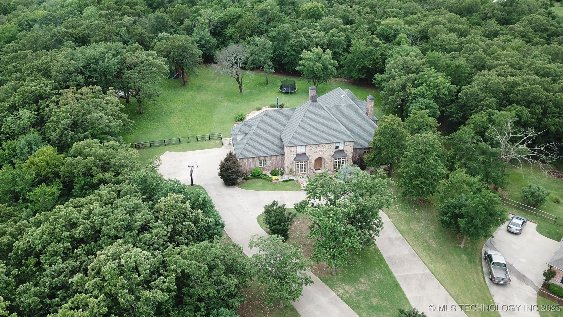 4224 S 69th West Avenue Property Photo 2