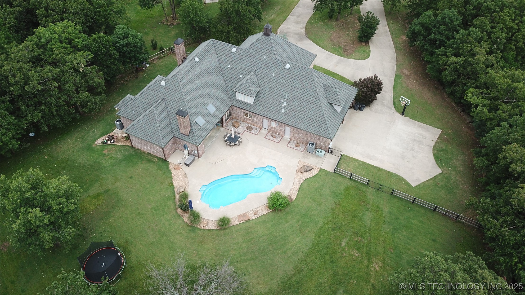 4224 S 69th West Avenue Property Photo 5