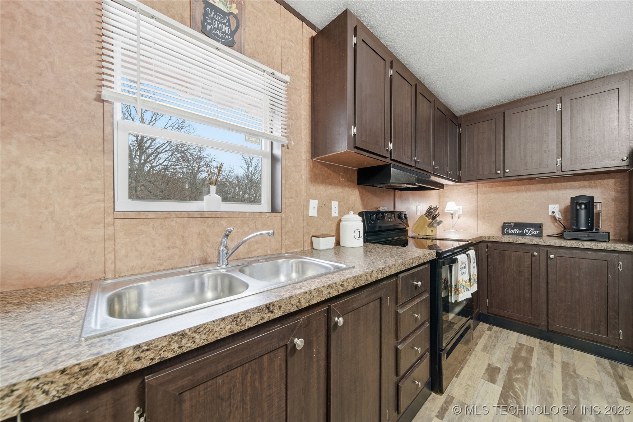 15975 S 187th West Avenue Property Photo 9