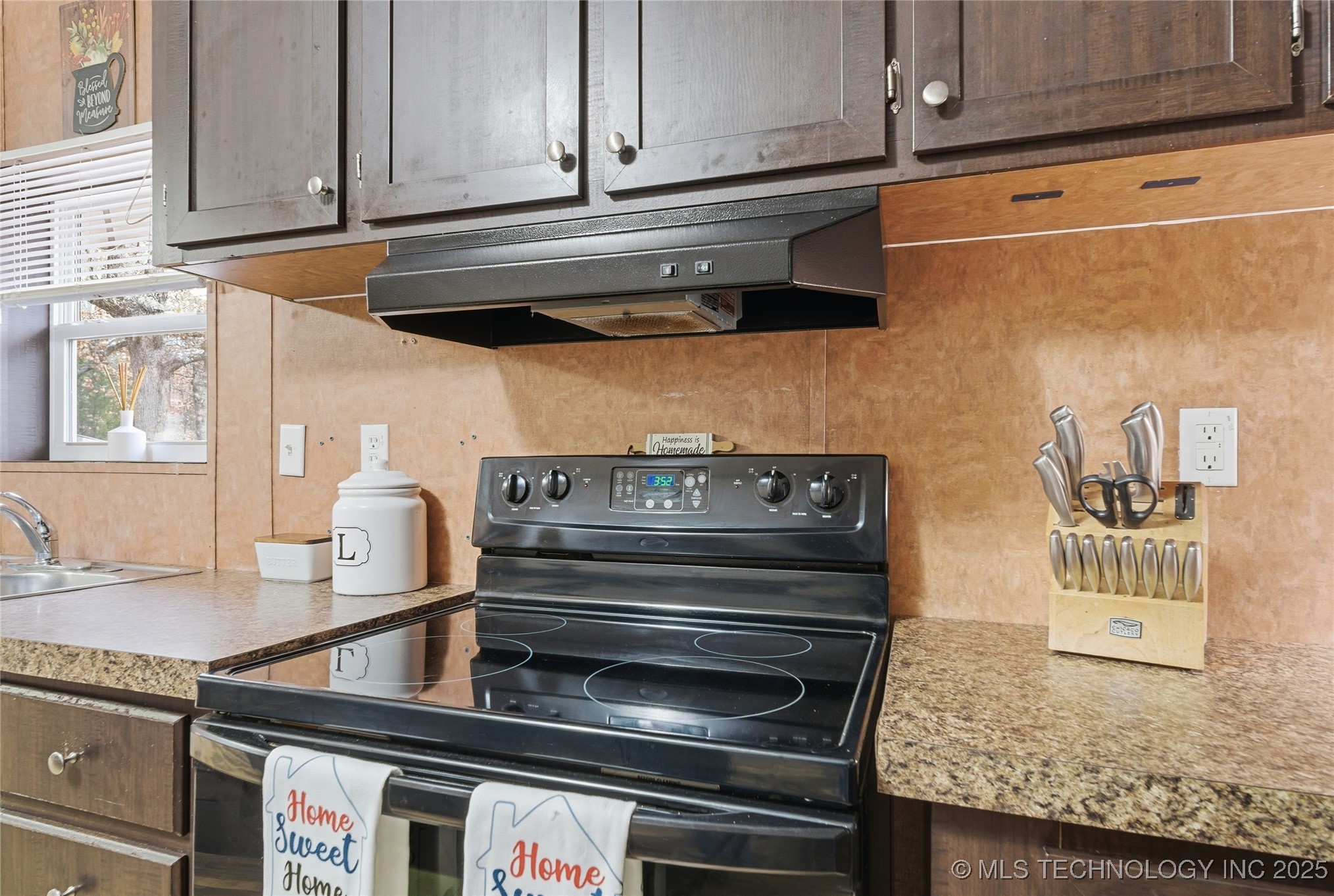 15975 S 187th West Avenue Property Photo 10