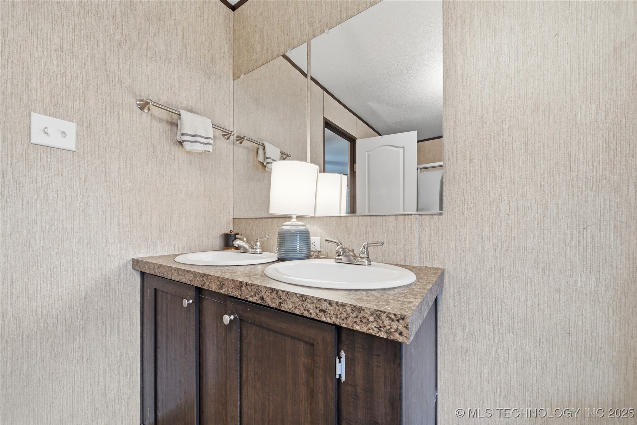 15975 S 187th West Avenue Property Photo 17