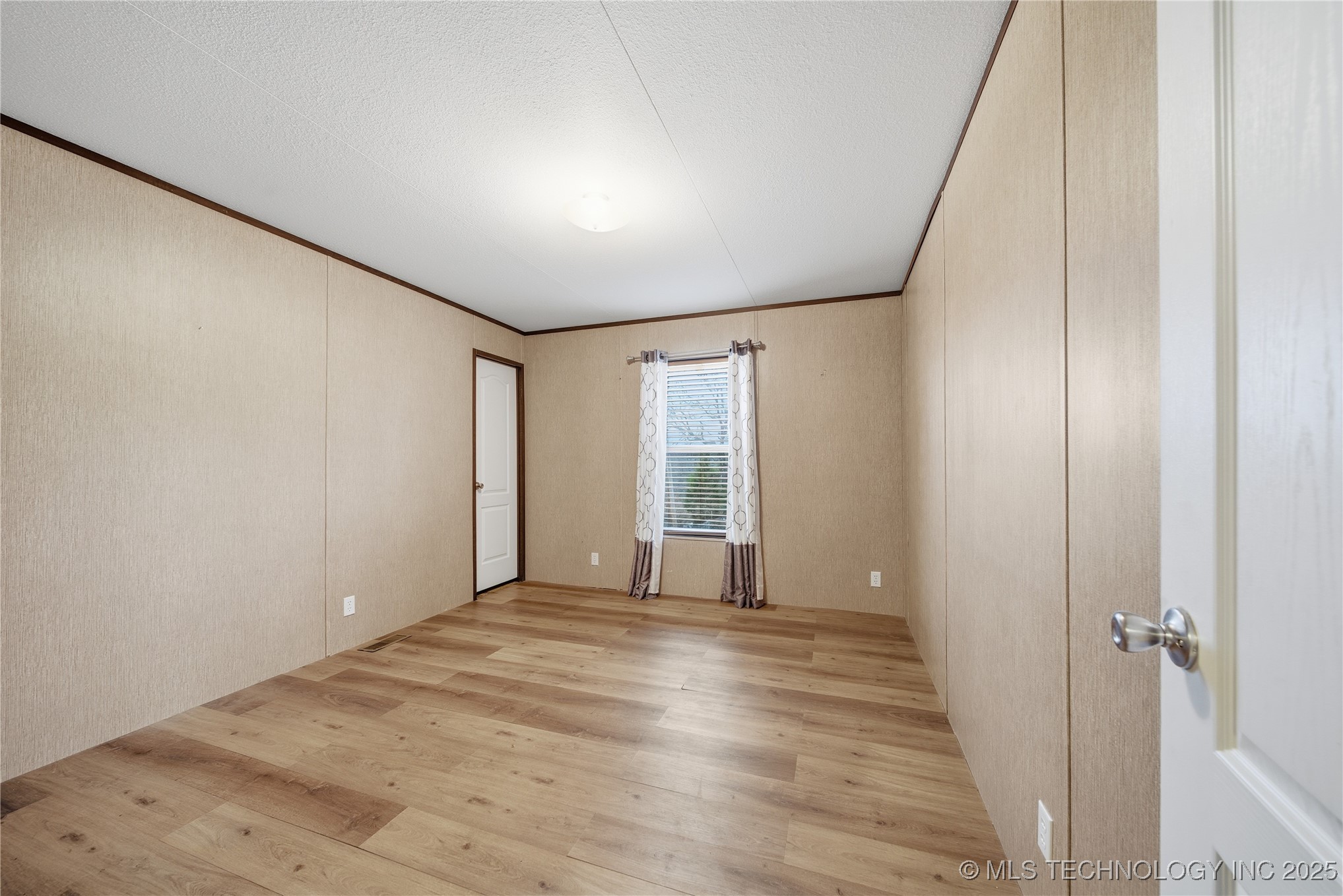 15975 S 187th West Avenue Property Photo 21