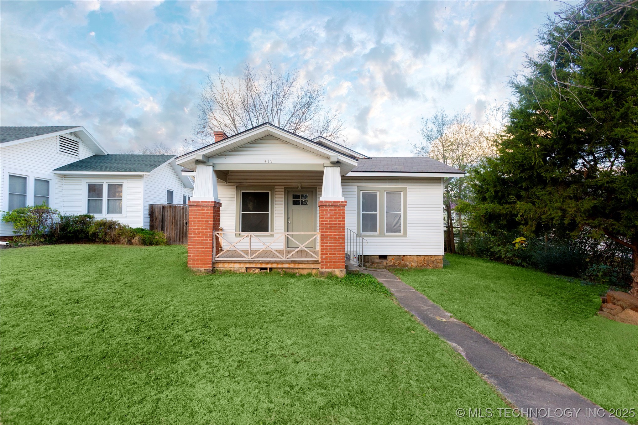 415 E Seneca Property Photo 2