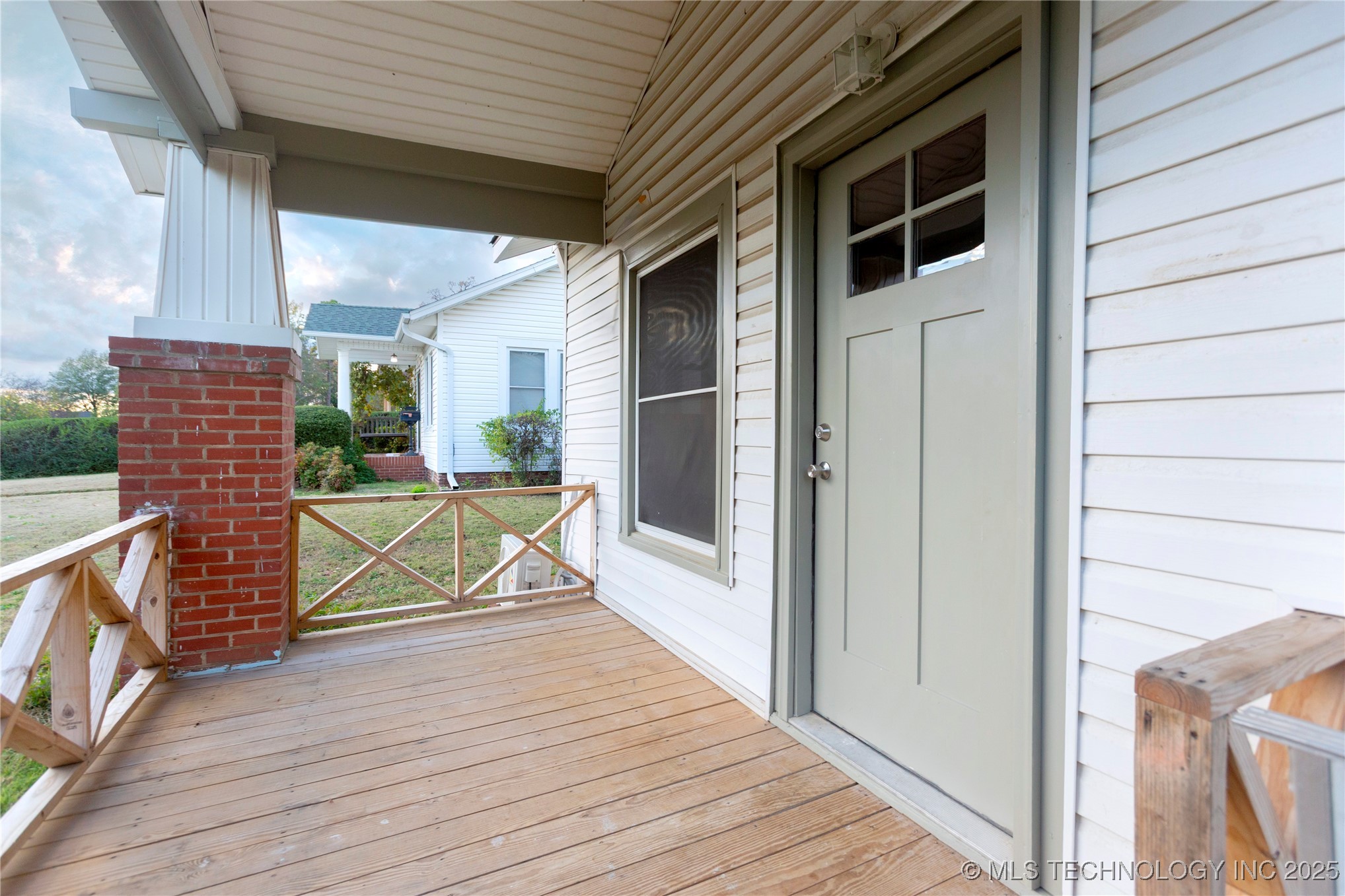 415 E Seneca Property Photo 3