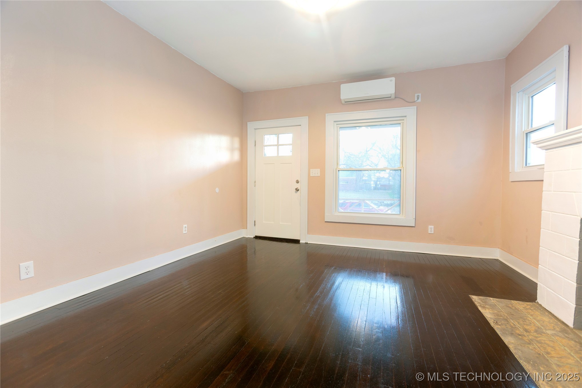 415 E Seneca Property Photo 6