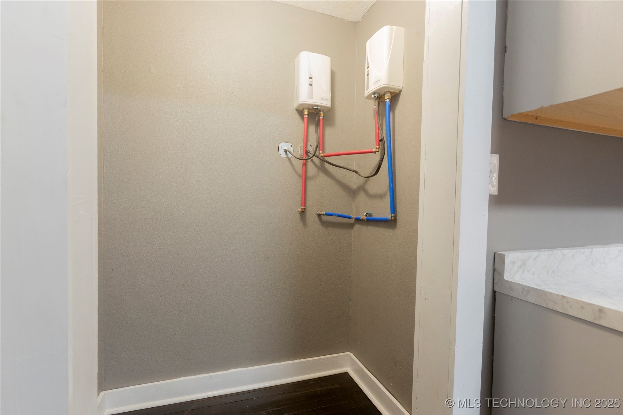 415 E Seneca Property Photo 11