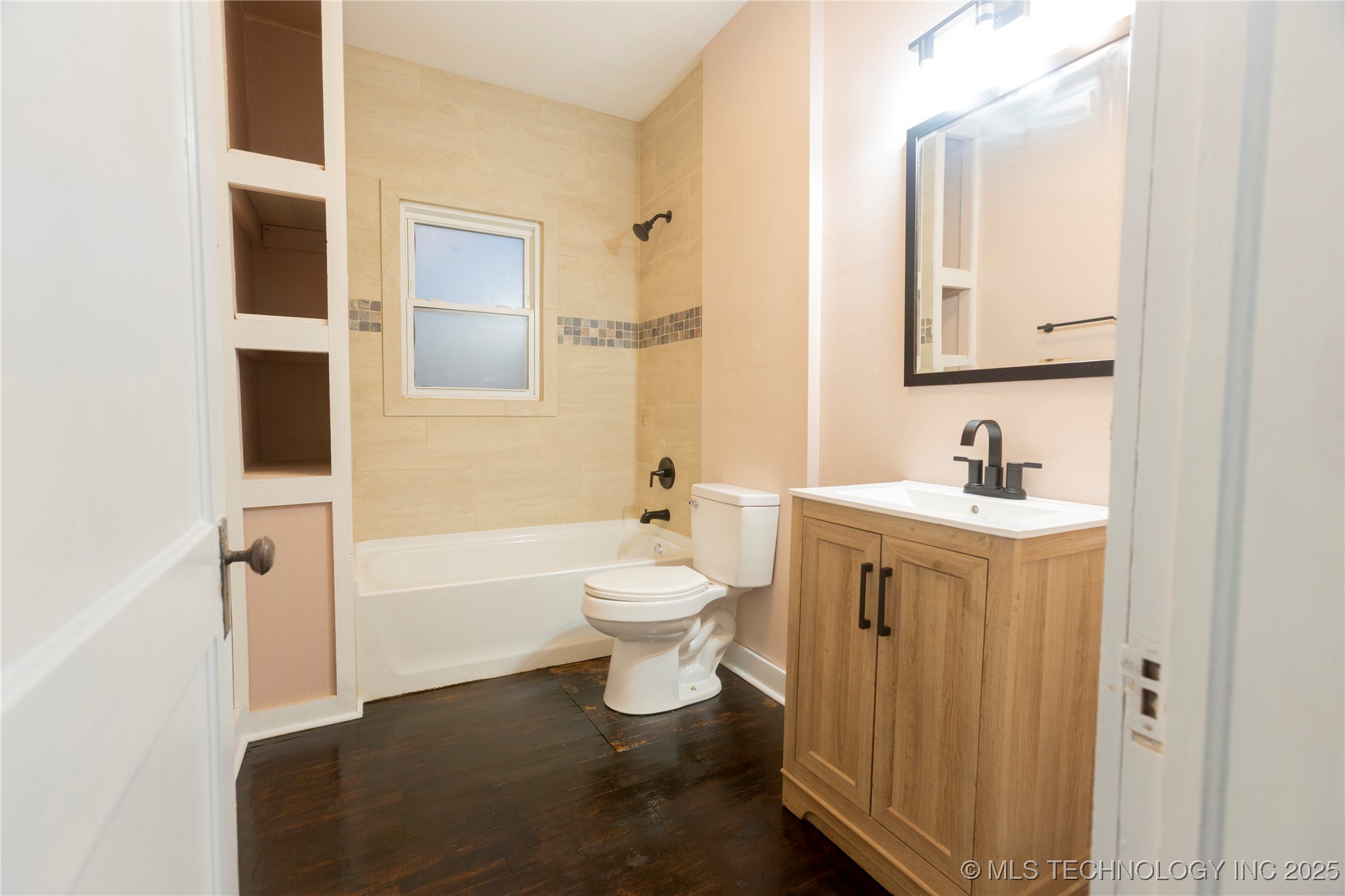 415 E Seneca Property Photo 12