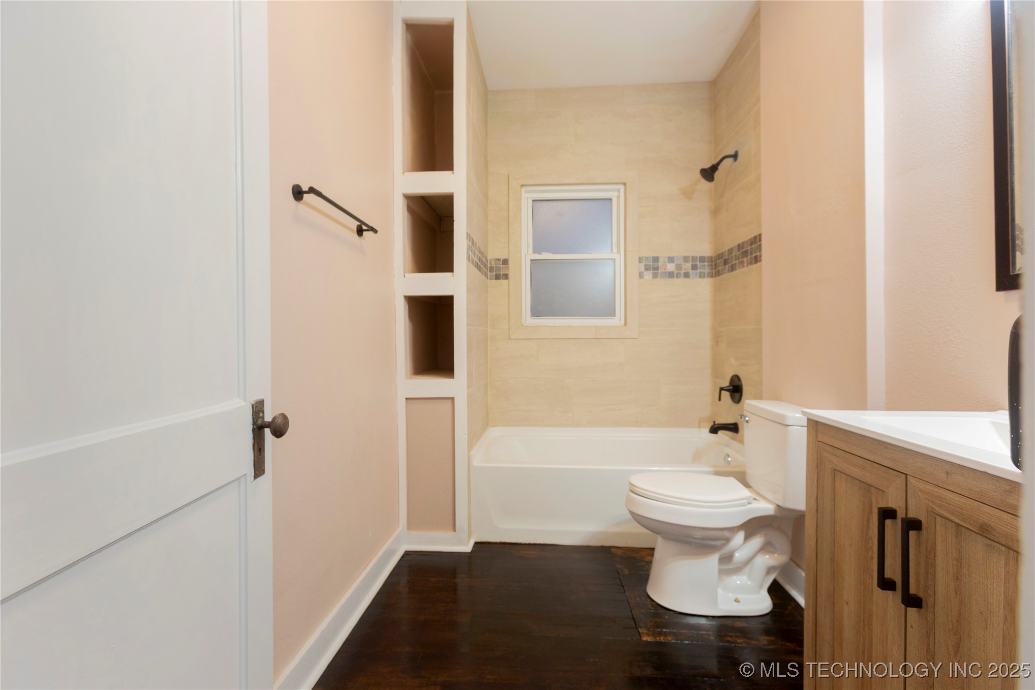 415 E Seneca Property Photo 13